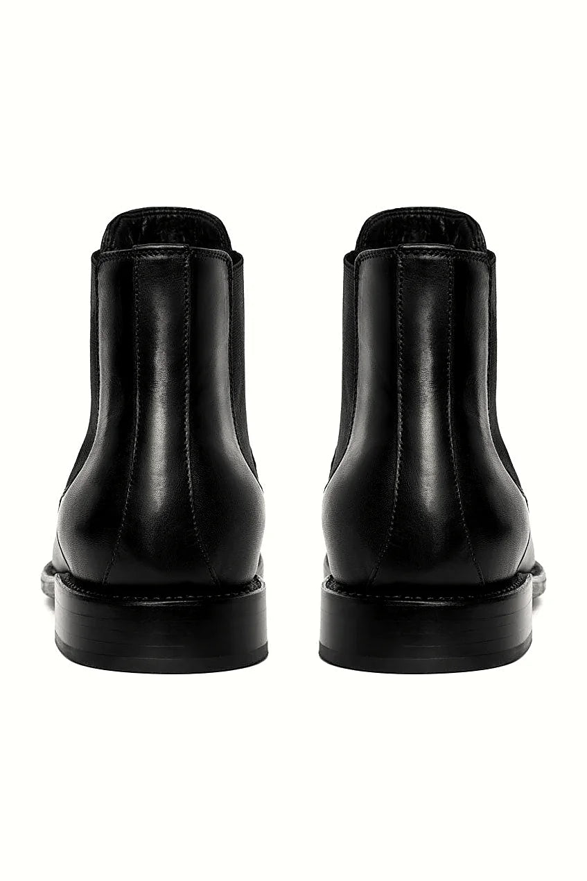 Black chelsea boot with TPU-studded leather outsole