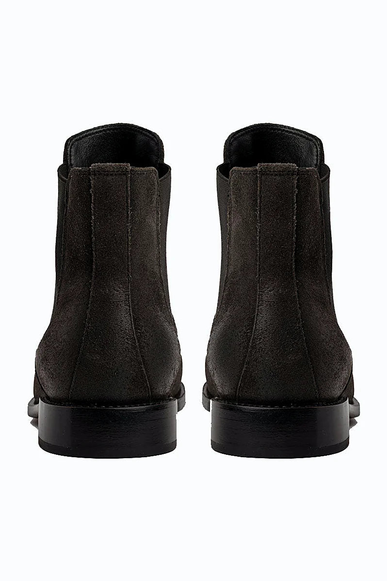 Grey suede boot with elastic goring