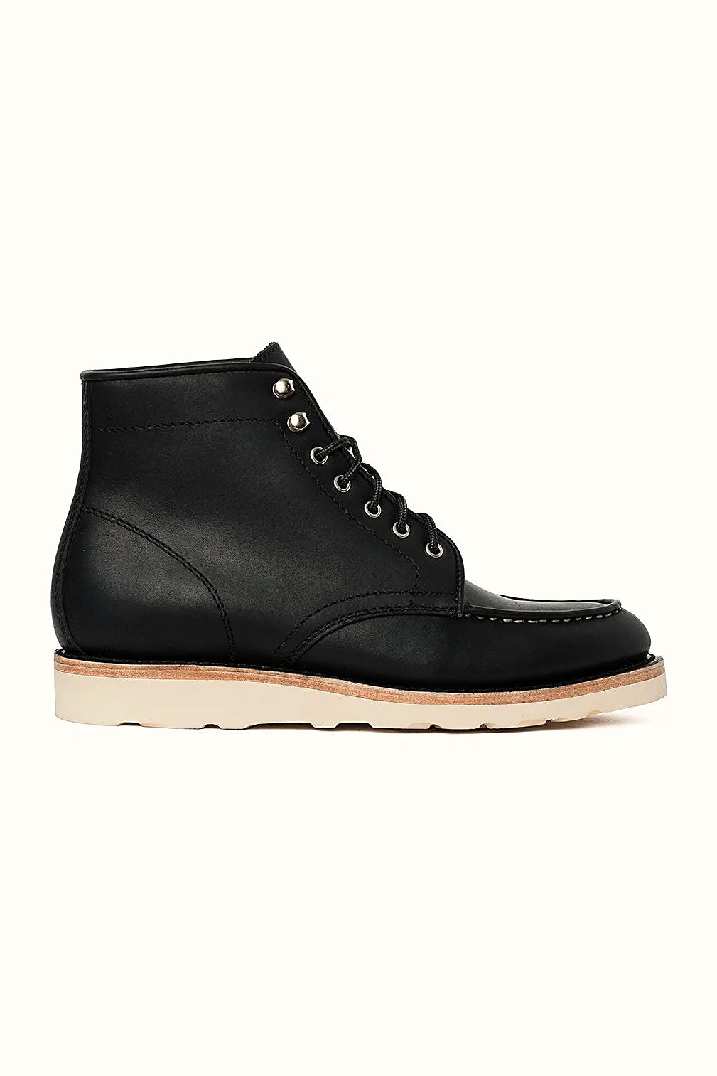 Cascade boot with stitched moc toe seam in black