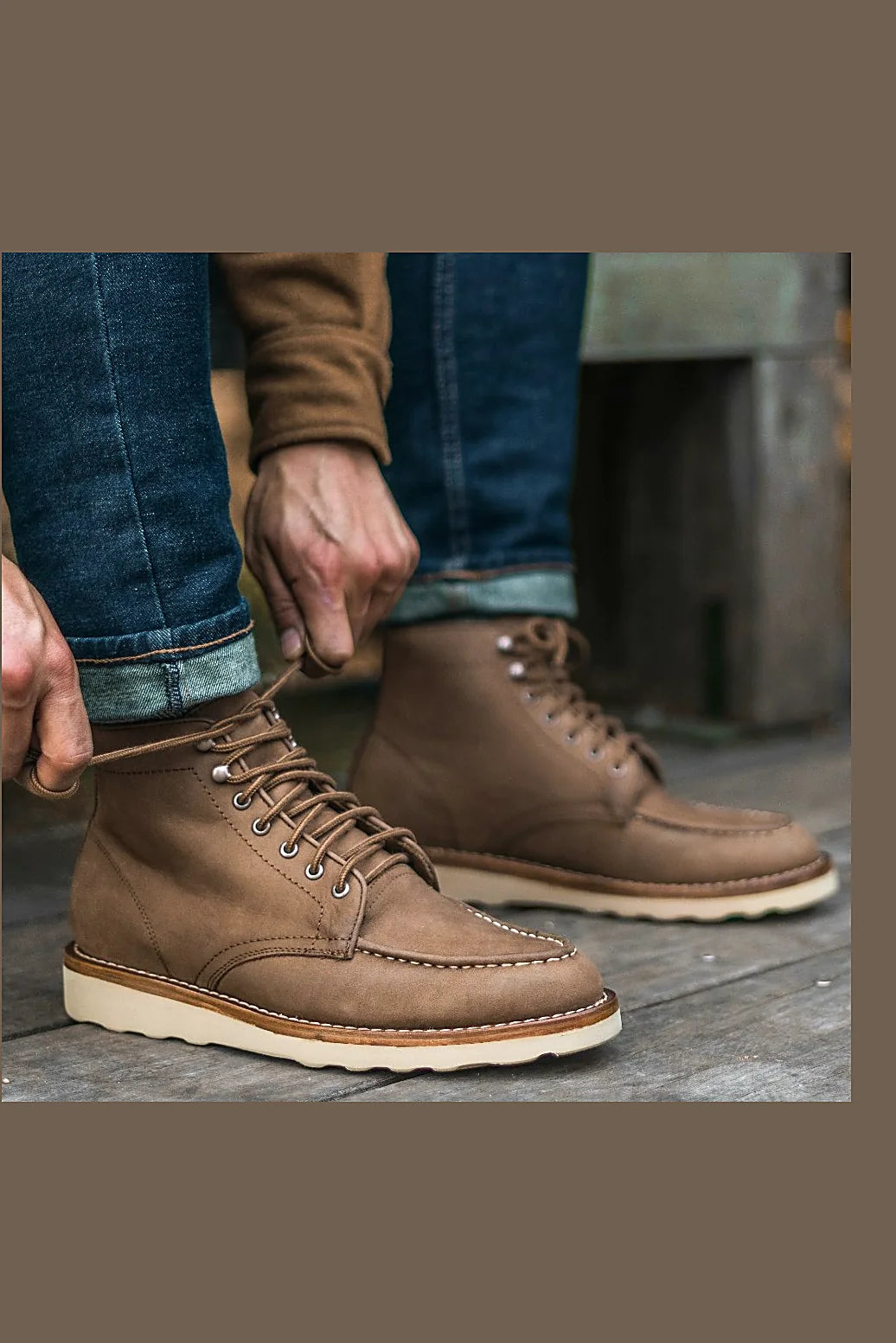 Light tan boot with round waxed cotton laces