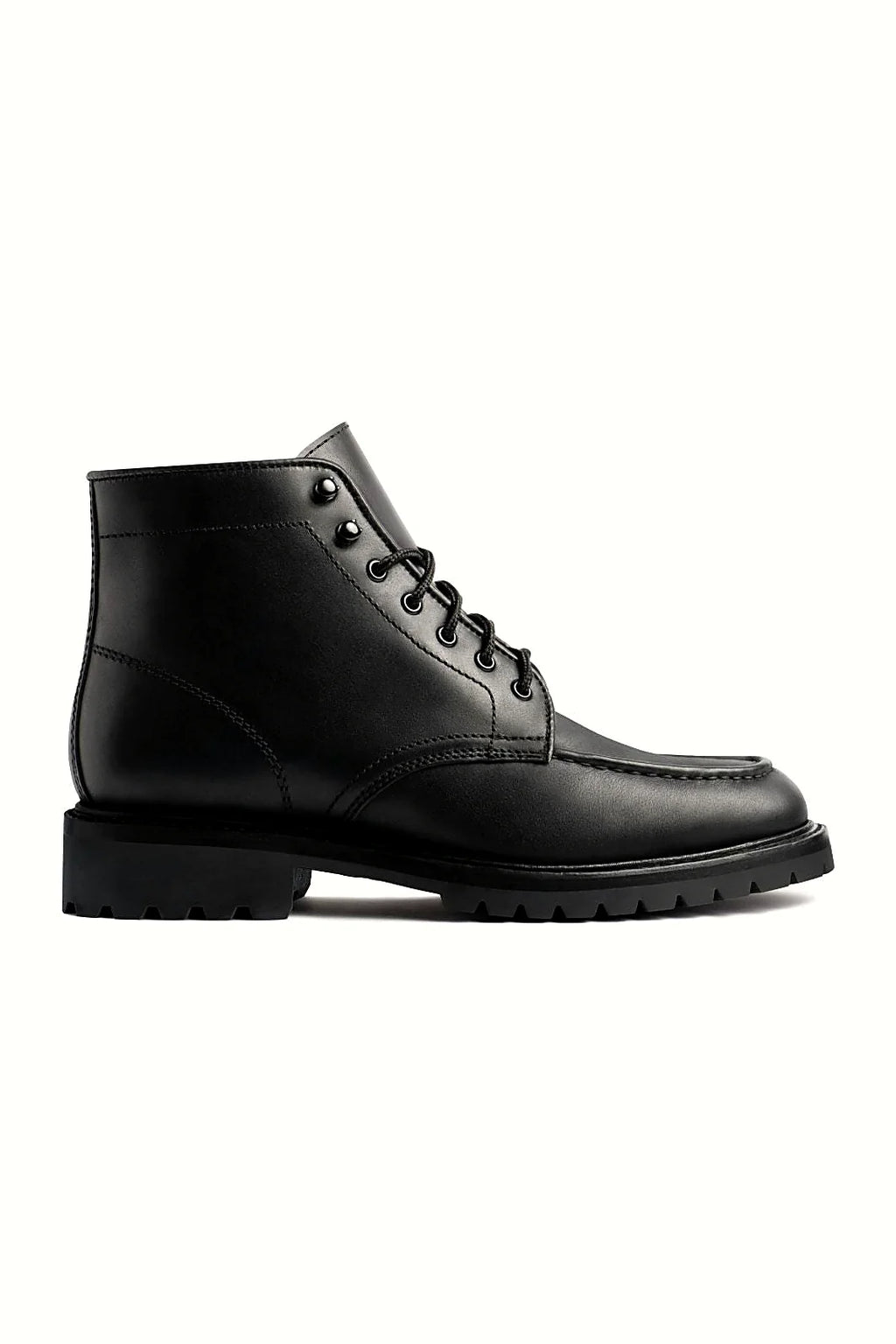 Chaparral boot with stitched toe seam in black