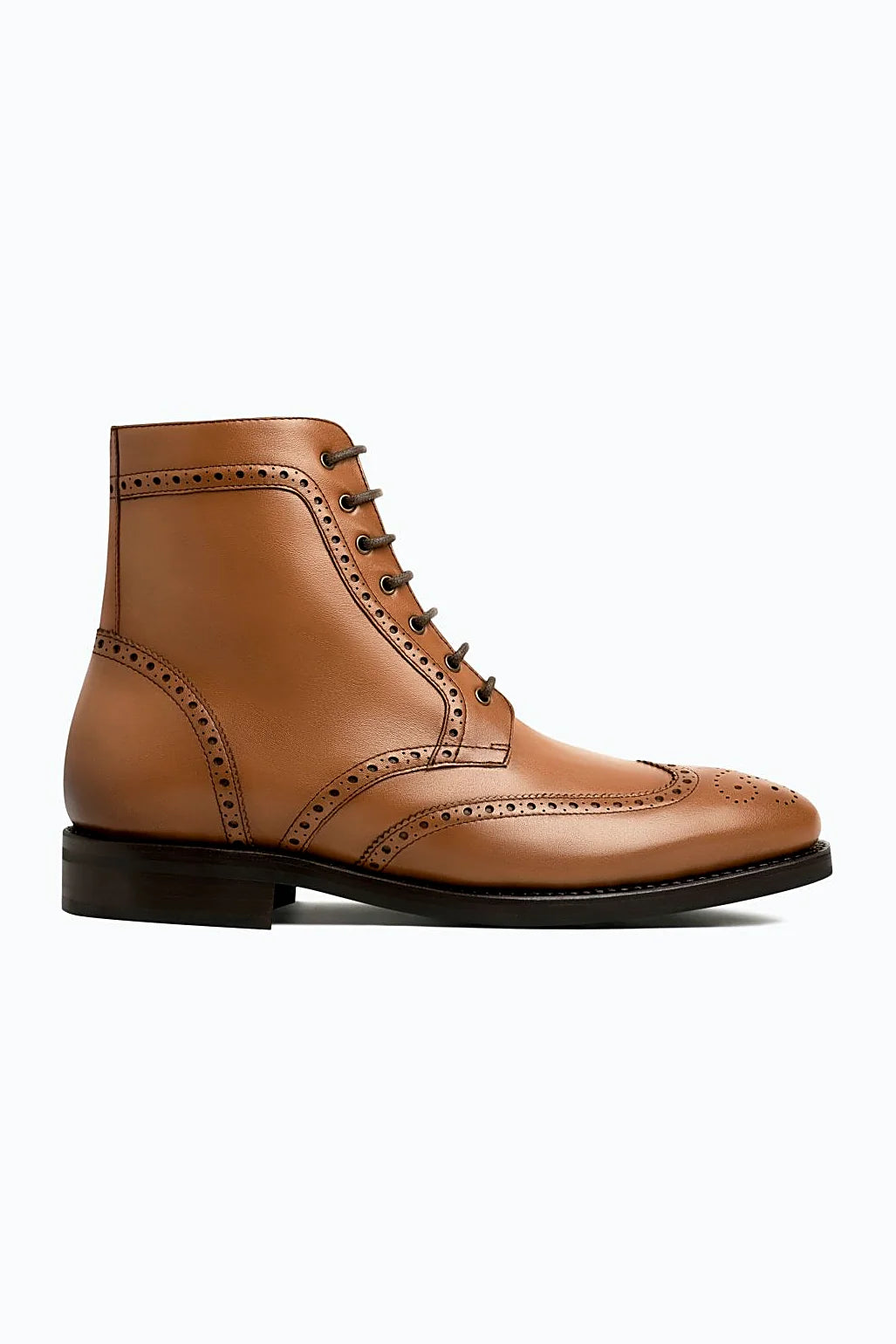 Clayton boot with burnish and brogue pattern