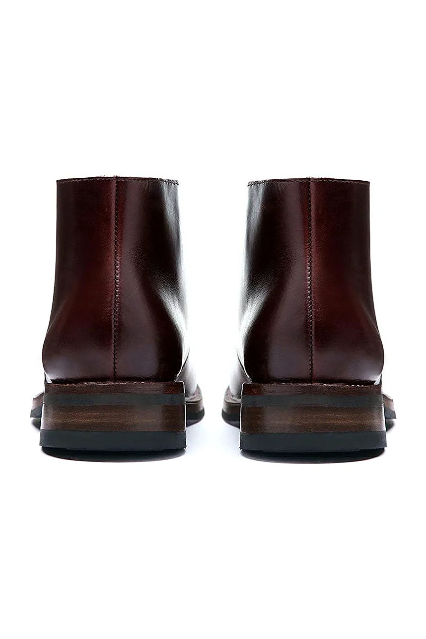 Everyday brown chukka at ankle height