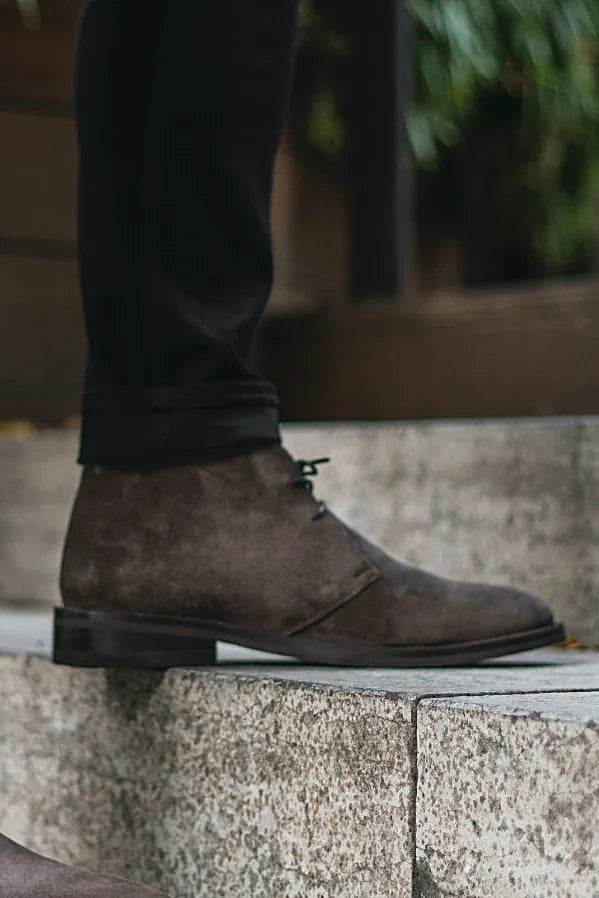 Danforth chukka in Ash suede