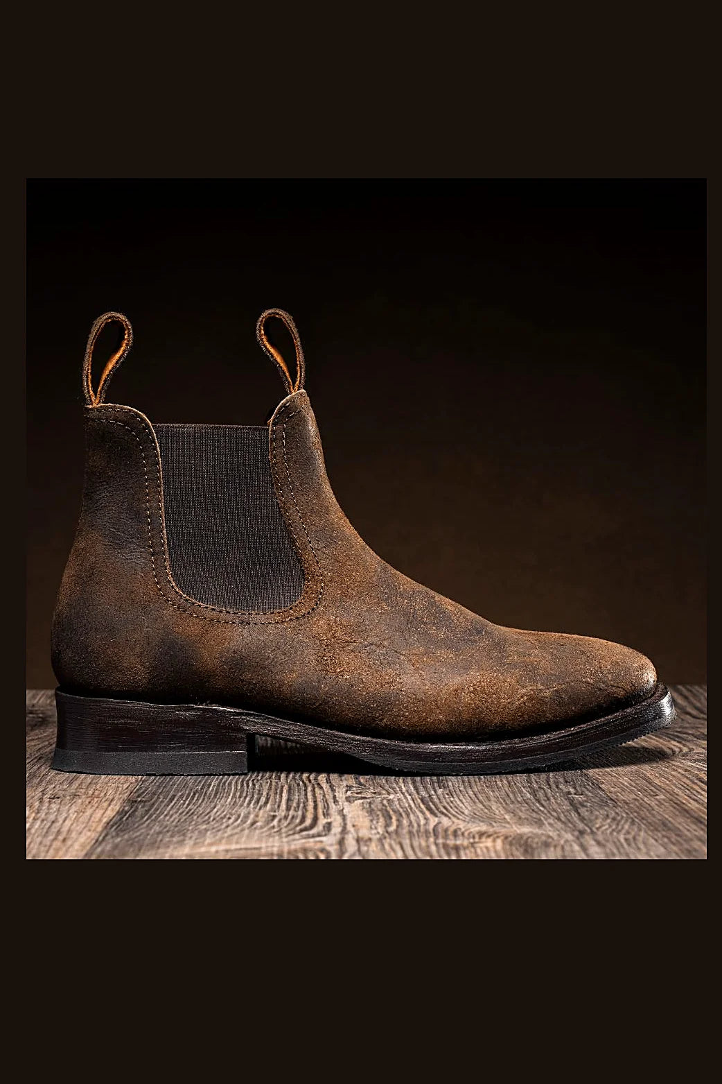 Ember chelsea from a single piece of Stead leather
