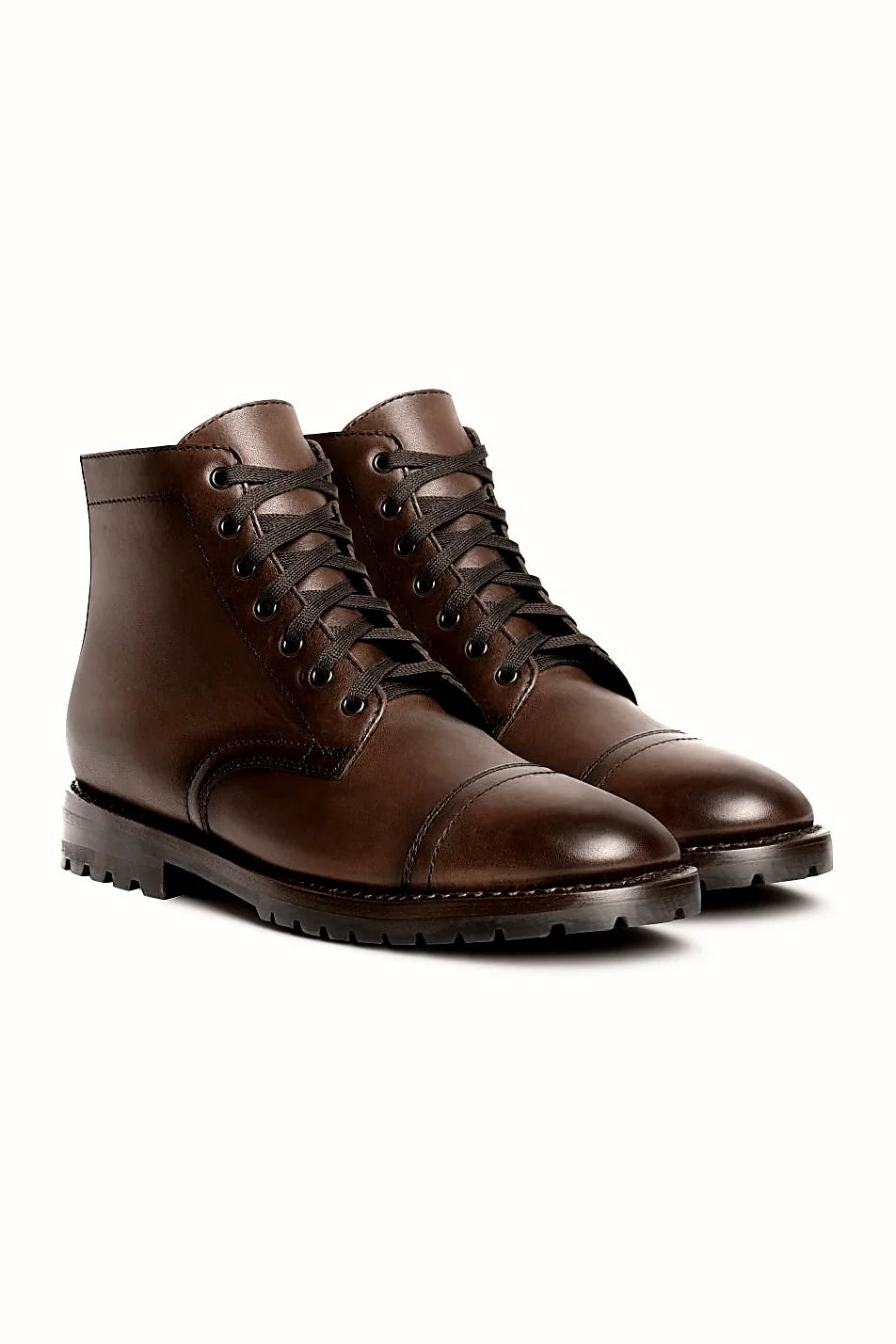 Hand-finished red-brown boot with cotton laces