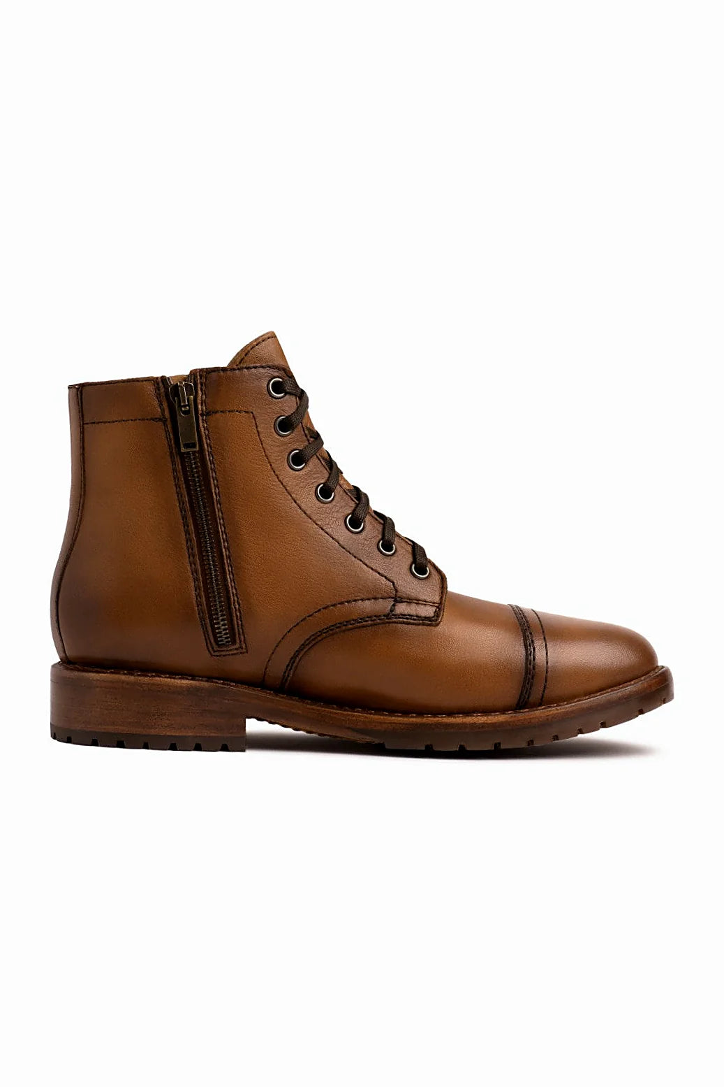 Finlay boot with side zipper and lug sole