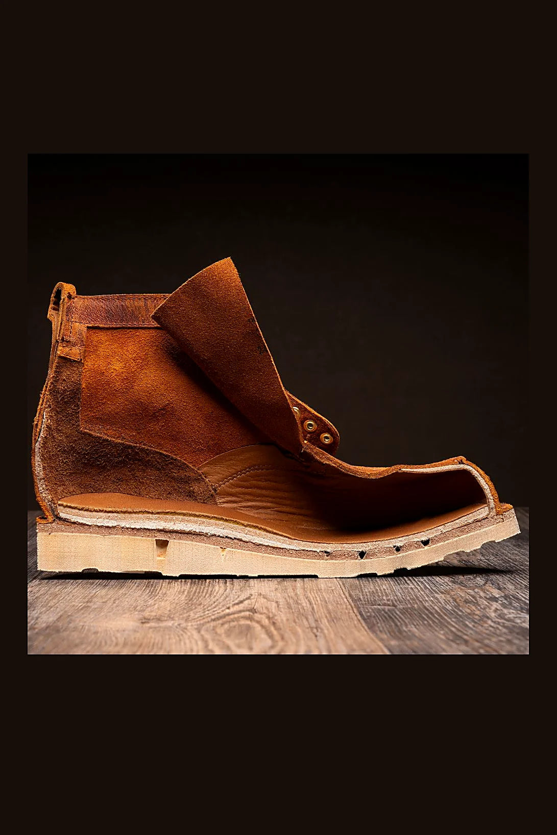 Heritage boot with two lace sets included