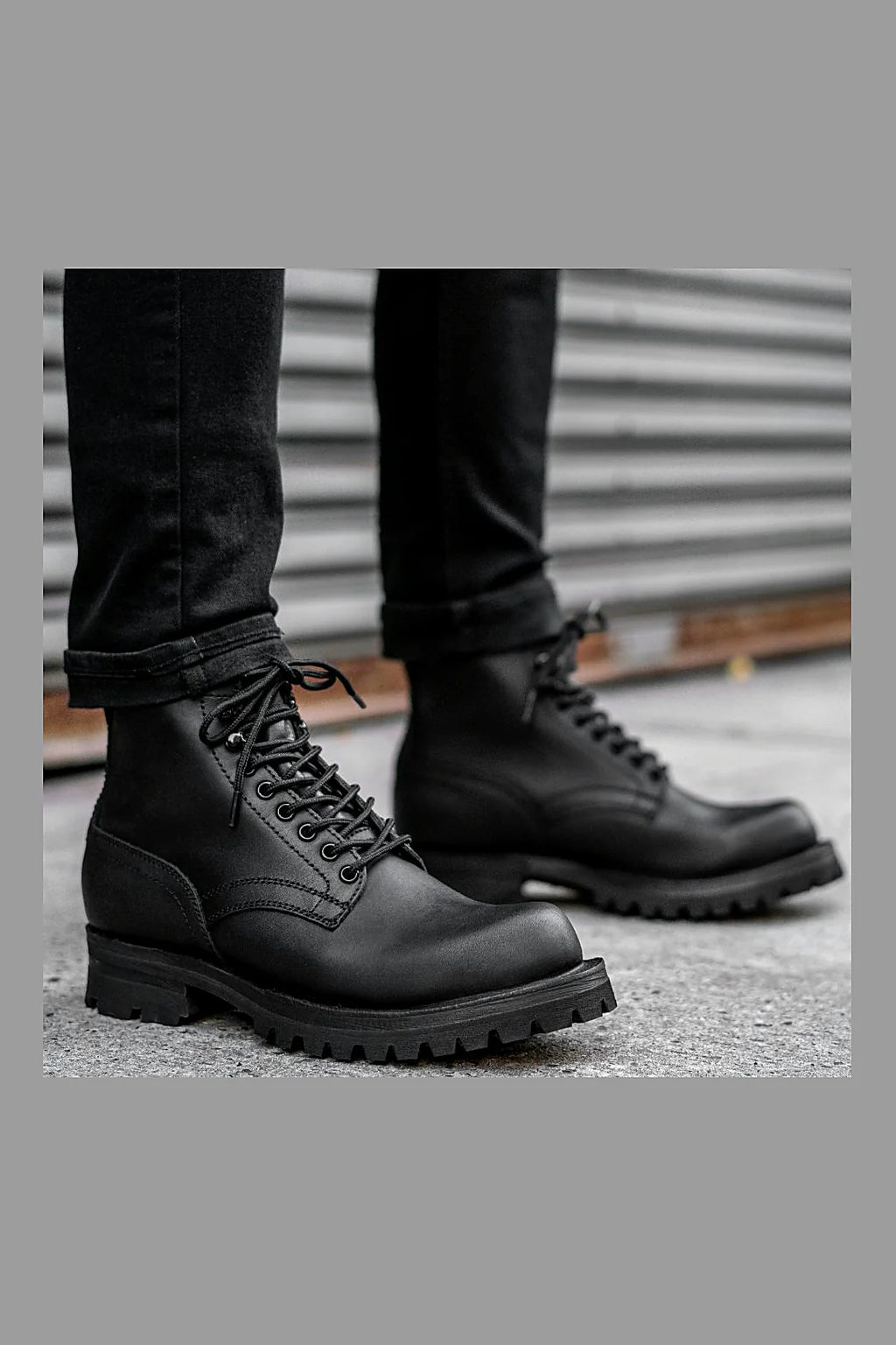 Garnet stitchdown boot in Black