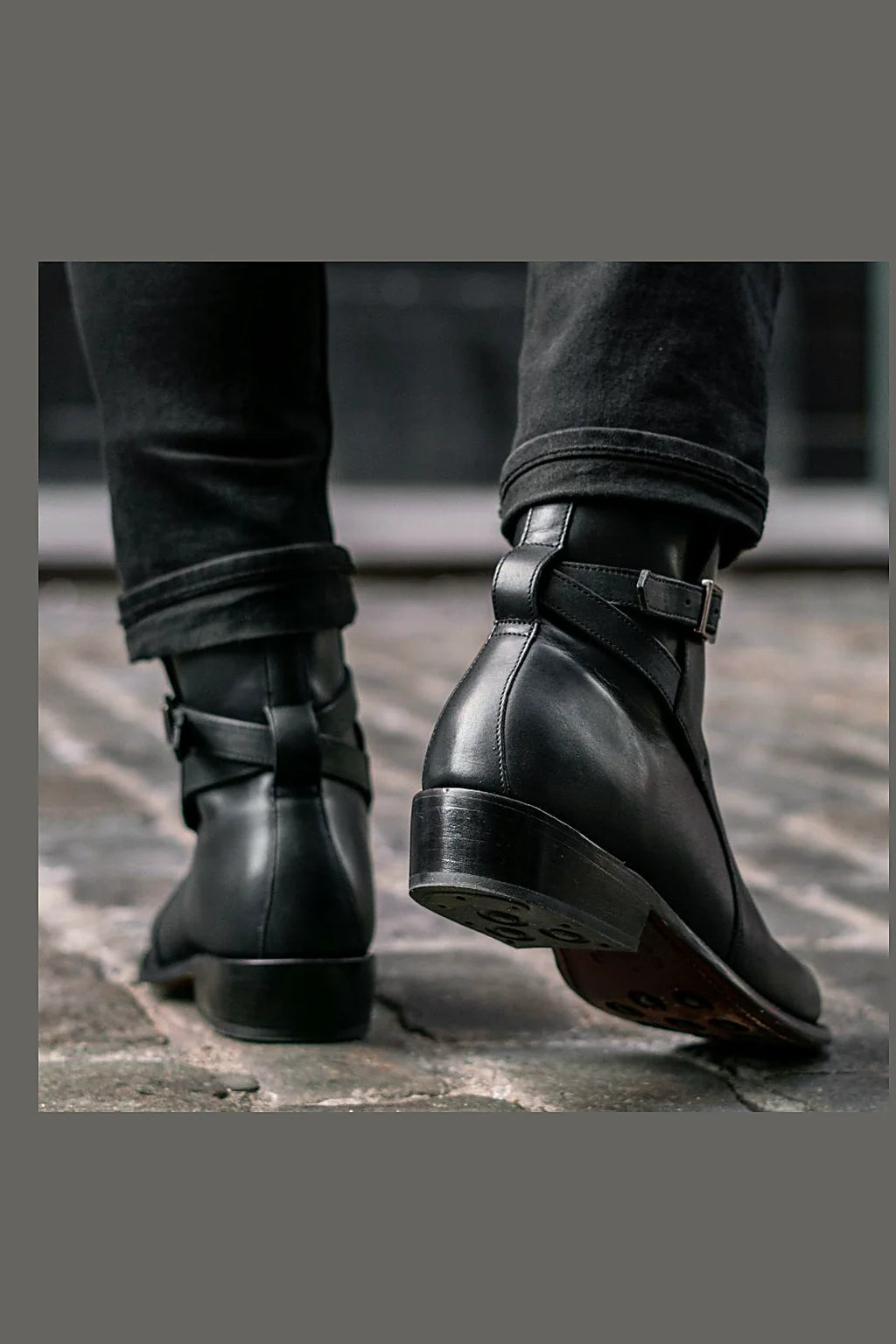Glacier buckle boot in Black