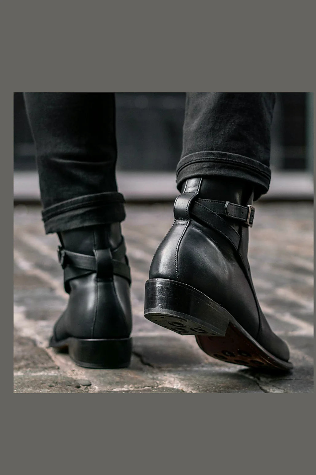 Glacier buckle boot in Black