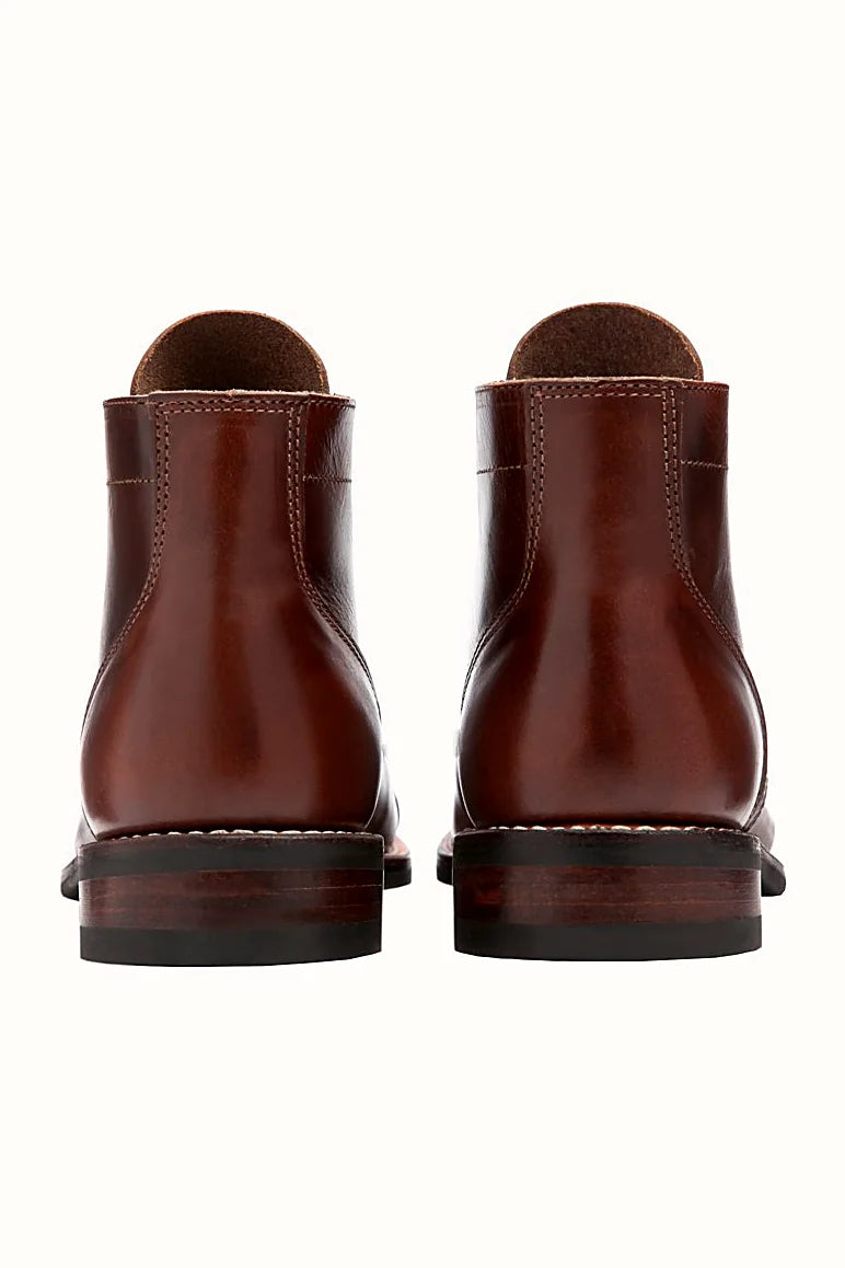 Coffee-dark boot with leather lining